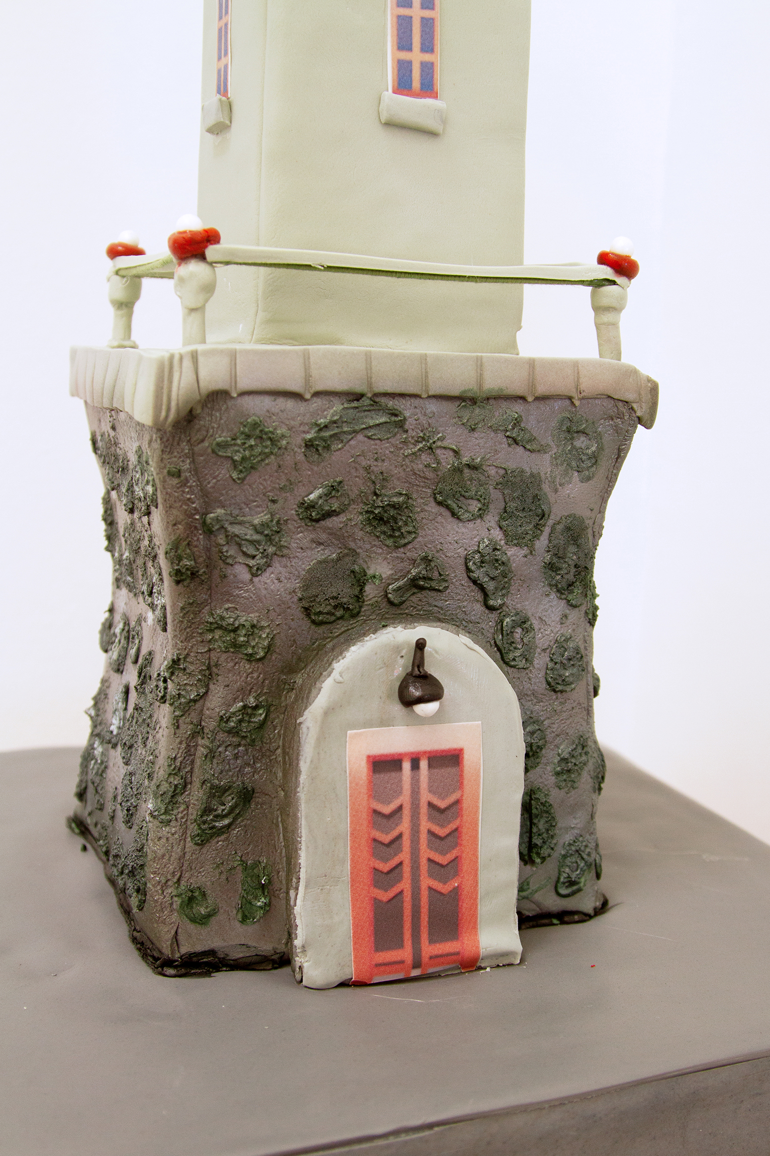 Extreme detail view of the door on tower shaped cake